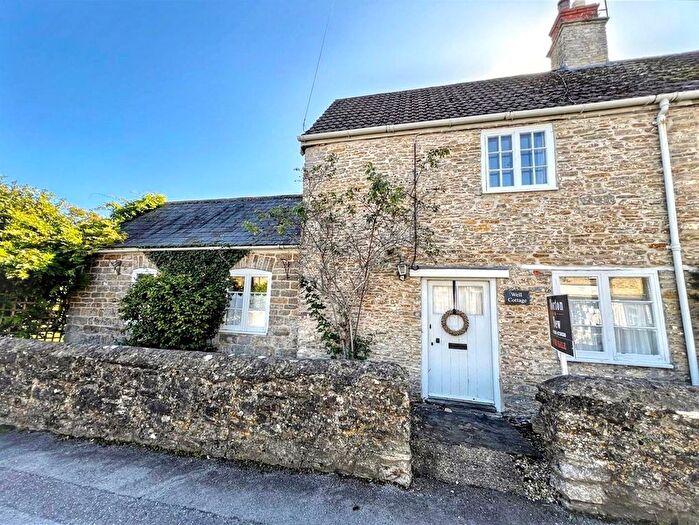 2 Bedroom End Of Terrace House For Sale In Station Road, Stalbridge, DT10