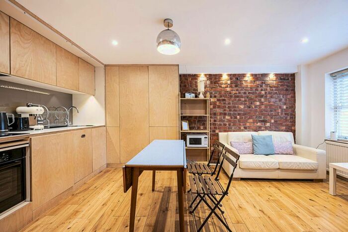 2 Bedroom Flat To Rent In Wood Close, Bethnal Green, London, E2