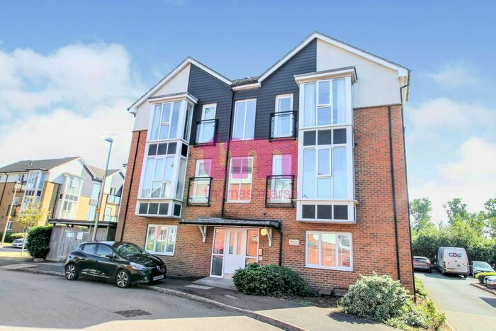 2 Bedroom Flat To Rent In Bridgland Road, Purfleet, RM19