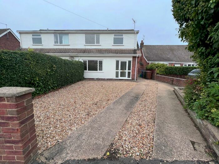 3 Bedroom Semi-Detached House To Rent In Findlay Crescent, New Waltham, Grimsby, Lincolnshire, DN36