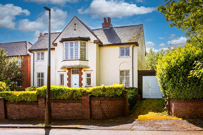 3 Bedroom Detached House For Sale In Oakfield Road, Stourbridge, DY8