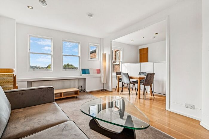 3 Bedroom Flat To Rent In Cloudesley Square, London, N1