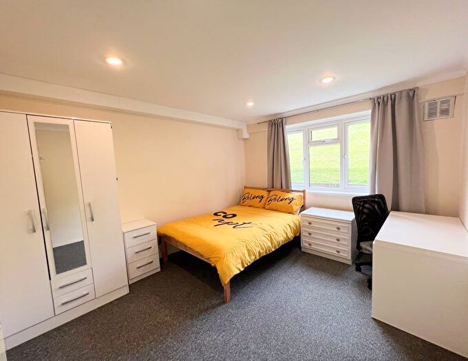 3 Bedroom Flat To Rent In Craven Road, Brighton, BN2