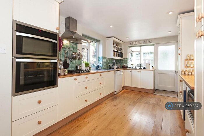 5 Bedroom Detached House To Rent In Woodstock Road, Charlbury, Chipping Norton, OX7