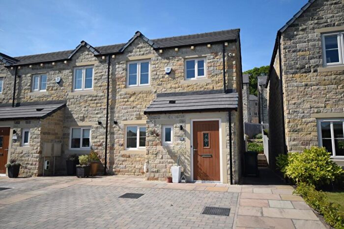 2 Bedroom End Of Terrace House For Sale In Highfell Grove, Harden, BD16