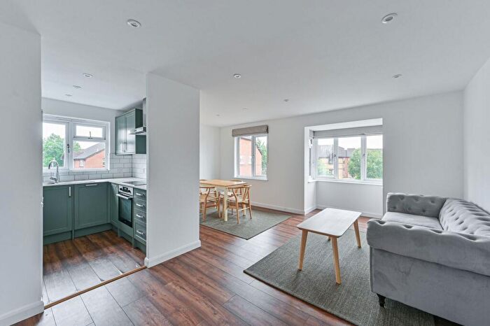 2 Bedroom Flat To Rent In Sterling Gardens, New Cross, London, SE14