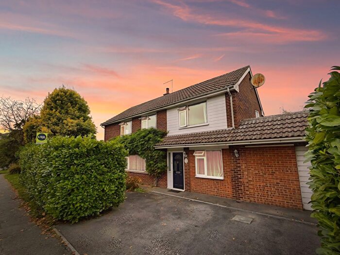 4 Bedroom Detached House For Sale In Lambs Farm Road, Horsham, RH12