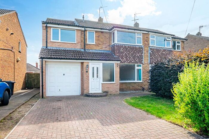 5 Bedroom Semi-Detached House For Sale In Heath Croft, York, YO10