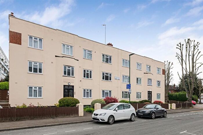2 Bedroom Apartment For Sale In Benhill Wood Road, Sutton, SM1