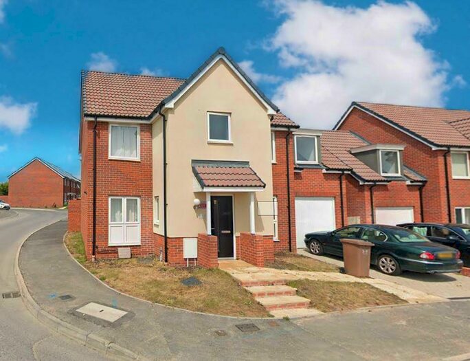 4 Bedroom Detached House To Rent In Mogridge Drive, East Oxford, OX4