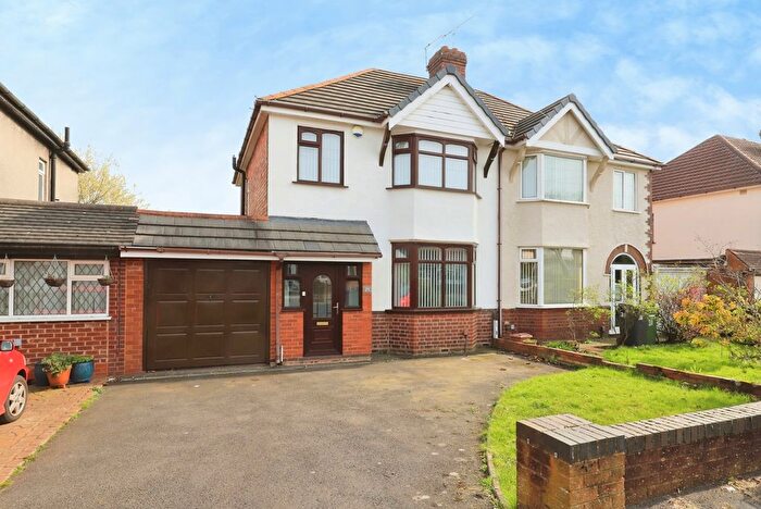 3 Bedroom Semi Detached House For Sale In Mandale Road, Wolverhampton, West Midlands, WV10