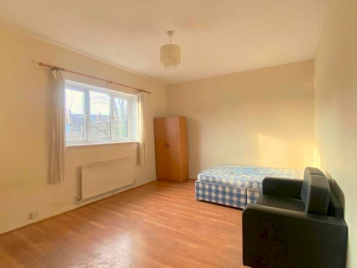 Studio To Rent In Century House, Cardinal Way, Wealdstone, Middldstone, HA3