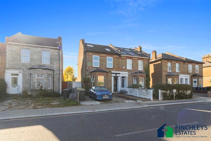 2 Bedroom Flat To Rent In Long Lane, London, N3