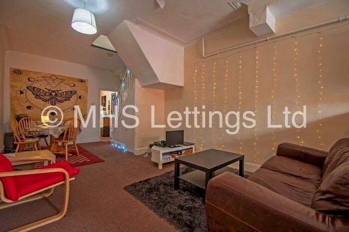 1 Bedroom Flat To Rent In A Woodhouse Lane, Leeds, LS2