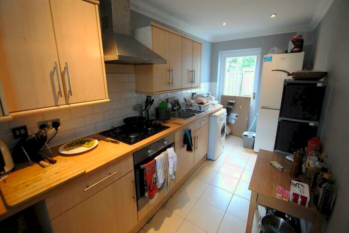 2 Bedroom Flat To Rent In Bed Ground Floor Flat In Meyrick Park - Rushton, BH3