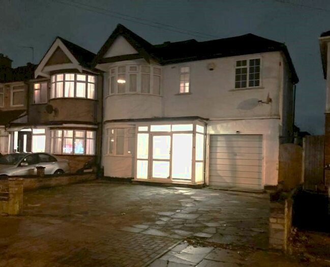 4 Bedroom Terraced House To Rent In Kings Road, Harrow, HA2