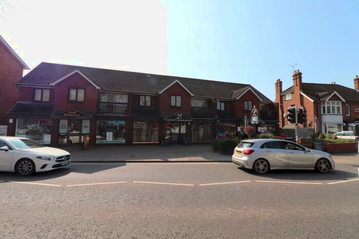 2 Bedroom Flat To Rent In The Parade, Bourne End, SL8