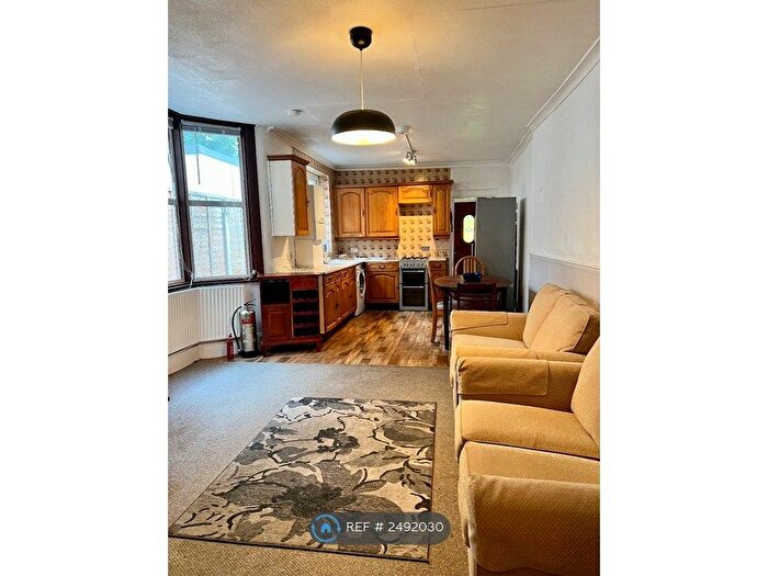 2 Bedroom Flat To Rent In Frobisher Road, London, N8