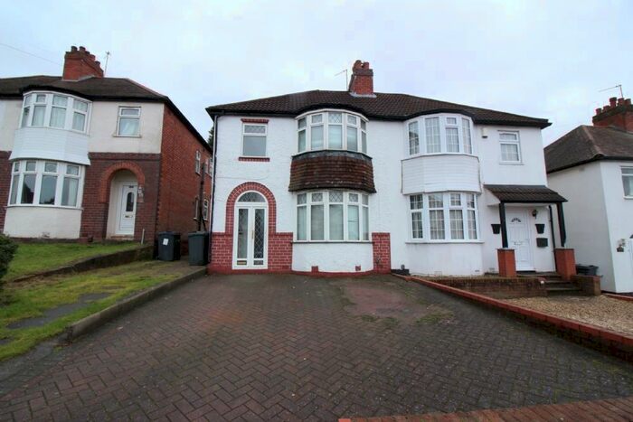3 Bedroom Semi-Detached House To Rent In Fairford Road, Kingstanding, Birmingham, B44