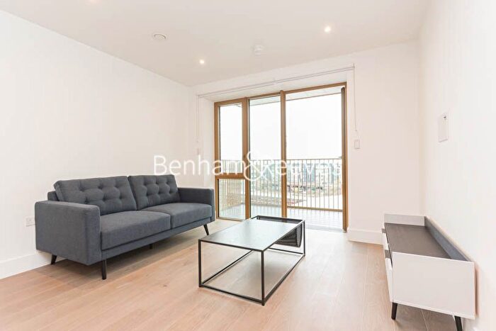 1 Bedroom Flat To Rent In Capital Interchange Way, Brentford, TW8