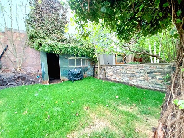 2 Bedroom Flat To Rent In Hartham Road, Holloway, N7