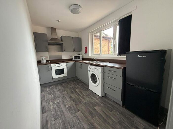 1 Bedroom Apartment To Rent In Cecil Court, BD7