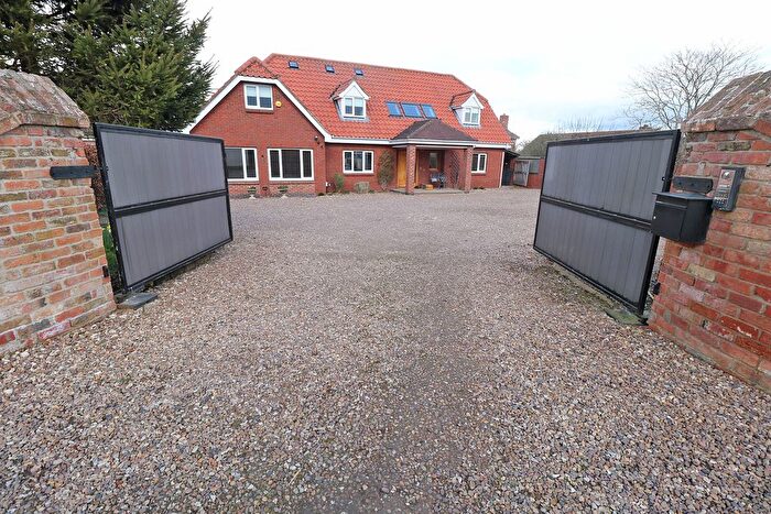 5 Bedroom Detached House To Rent In Low Hall Road, East Lound, DN9