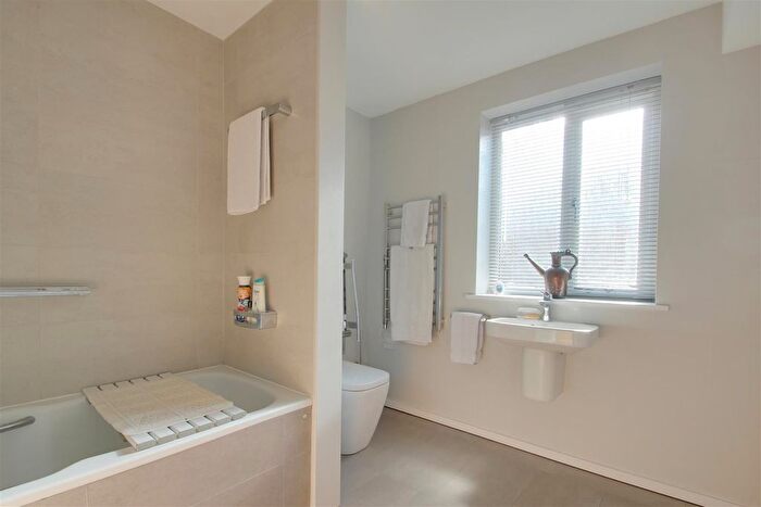 1 Bedroom Flat To Rent In Rosebery Avenue, Goring-By-Sea, Worthing, BN12