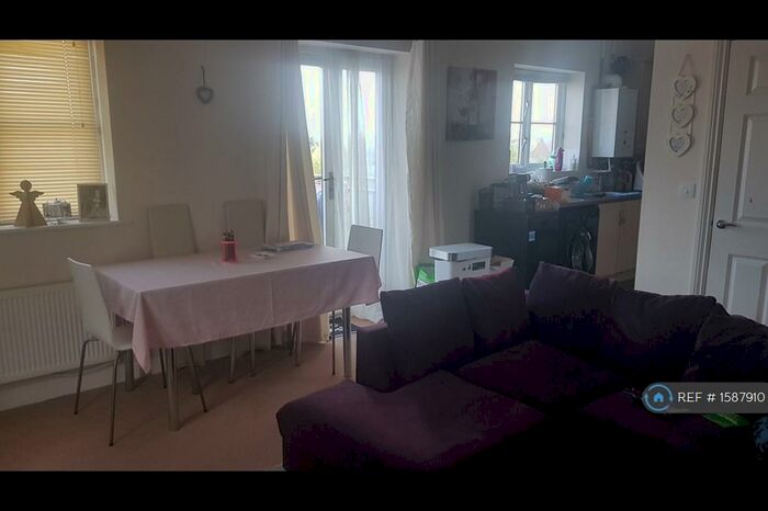 2 Bedroom Flat To Rent In Hendon Court, Monkston Park, Milton Keynes, MK10