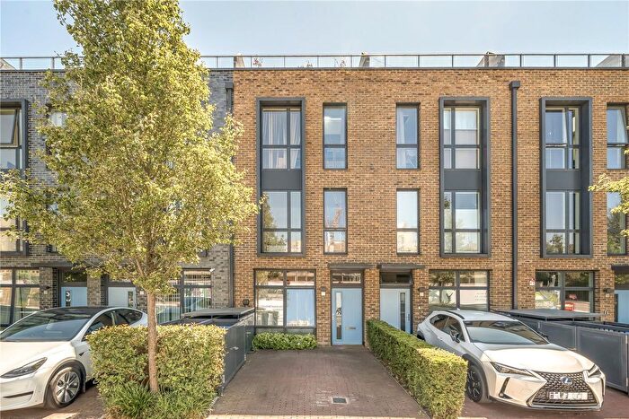 4 Bedroom Detached House To Rent In Armstrong Close, Kidbrooke Village, London, SE3