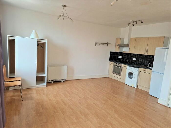 Studio To Rent In Kilburn High Road, London, NW6