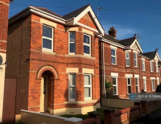 6 Bedroom Detached House To Rent In Hankinson Road, Bournemouth, BH9