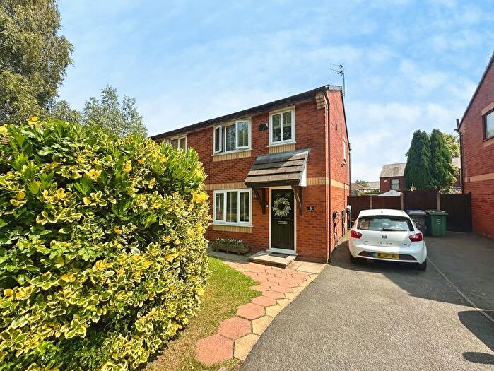 3 Bedroom Semi-Detached House For Sale In Orkney Close, Radcliffe, M26