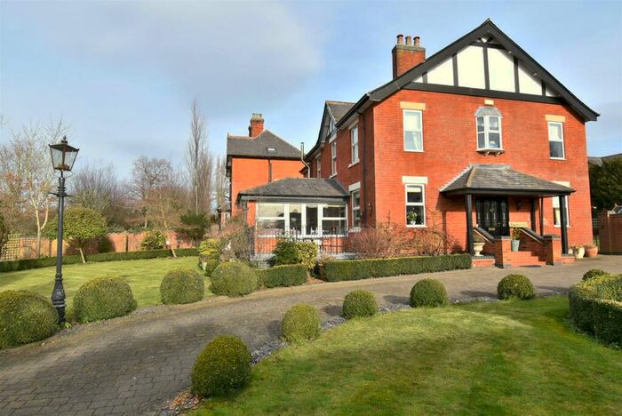 5 Bedroom Detached House For Sale In Woodlands Park, Draycott, Derbyshire, DE72