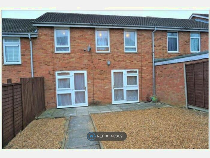 3 Bedroom Terraced House To Rent In Morris Close, Luton, LU3