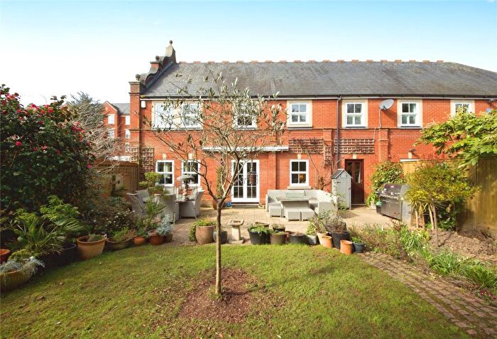3 Bedroom House To Rent In Chapel Mews, IG8