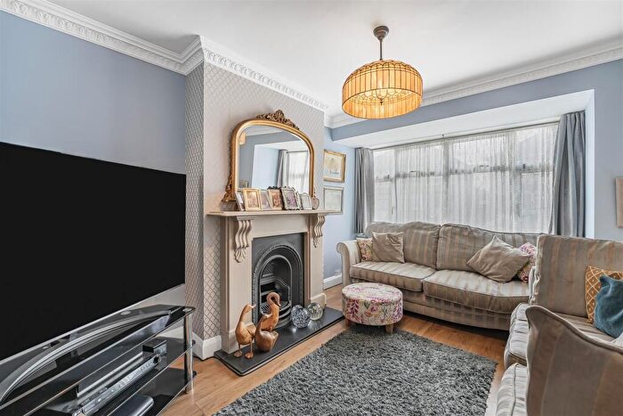 4 Bedroom Semi Detached House For Sale In Olron Crescent, Bexleyheath, DA6