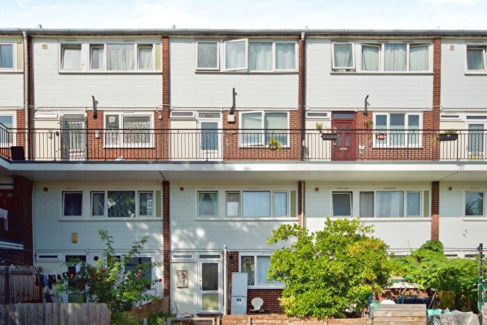 3 Bedroom Flat For Sale In Snowshill Road, London, E12