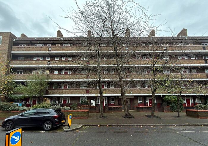 2 Bedroom Flat For Sale In Flat Phipps House, White City Estate, Shepherd's Bush, London, W12