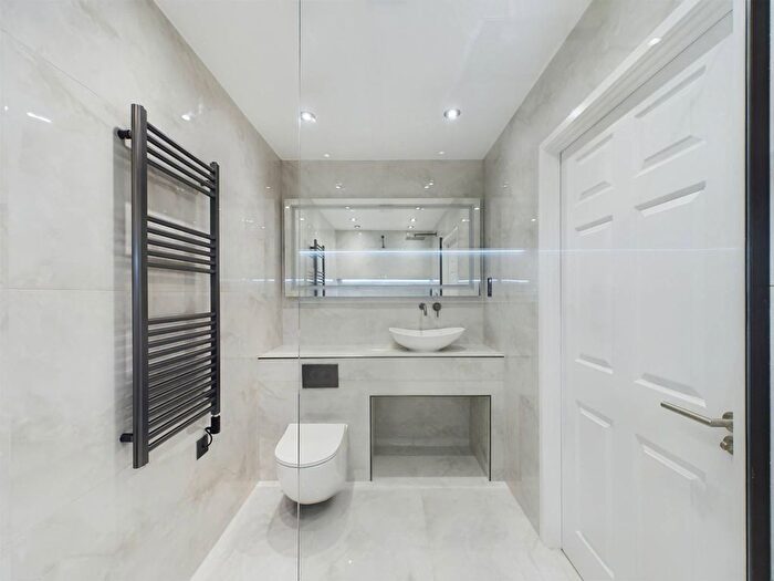 1 Bedroom Flat To Rent In Cranston Court, Shepherd's Bush, London, W12