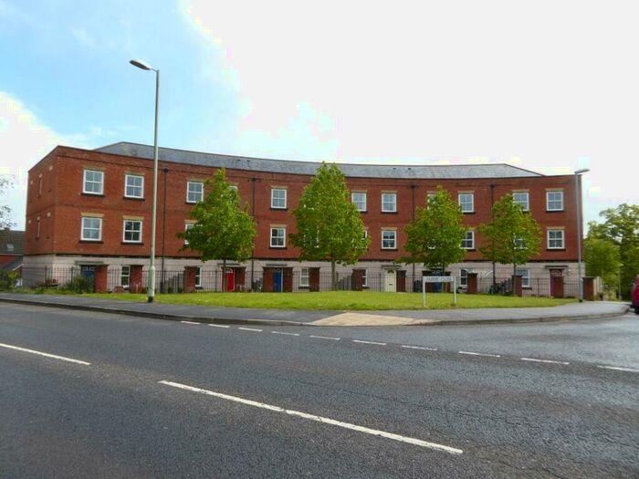 2 Bedroom Flat To Rent In Fairby Close, Tiverton, EX16