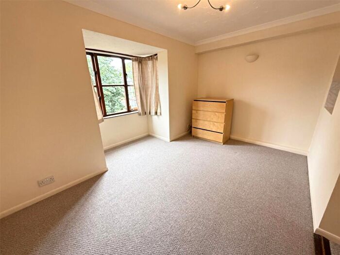 1 Bedroom Flat To Rent In Foxglove Way, Wallington, Surrey, SM6
