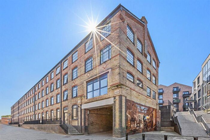 Flat To Rent In Leigh Street, High Wycombe, HP11