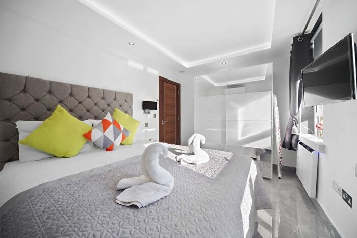1 Bedroom Flat To Rent In Gloucester Place, London, W1U
