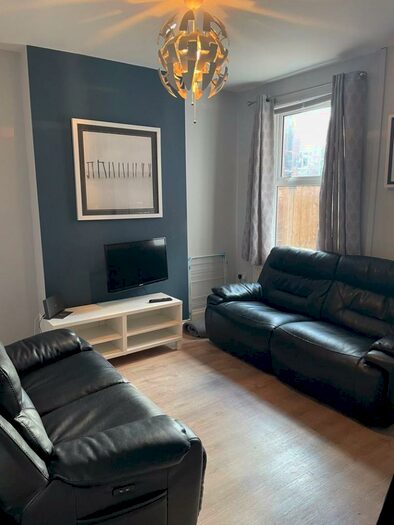 3 Bedroom Terraced House To Rent In Bedroom Student House &pound; Per Room, GL1