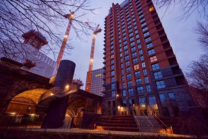 2 Bedroom Apartment To Rent In Whitehall, Leeds, LS12