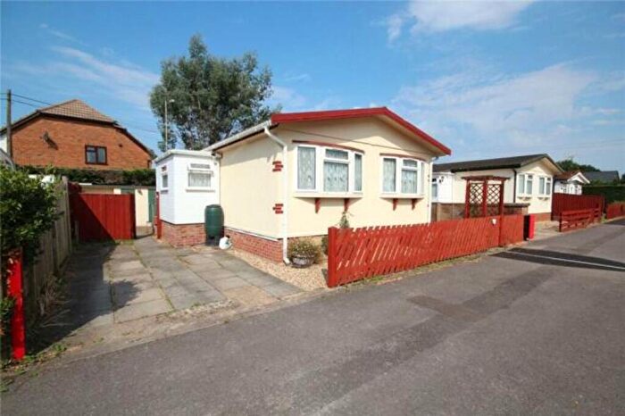 2 Bedroom Park Home For Sale In North Poulner Road, Ringwood, BH24
