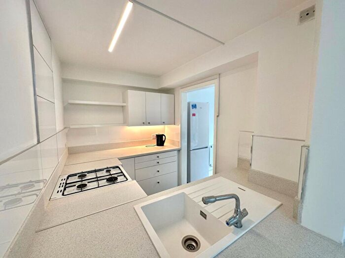 2 Bedroom Apartment To Rent In Canterbury Close, Beckenham, BR3