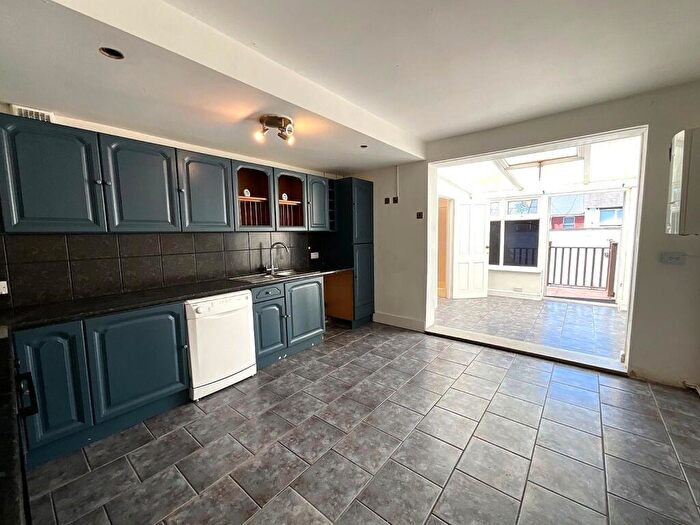 4 Bedroom Semi-Detached House To Rent In Bainbridge Road, Doncaster, DN4