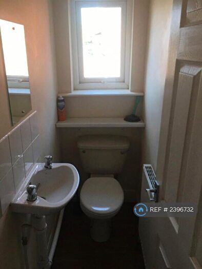 5 Bedroom Terraced House To Rent In Longford Place, Manchester, M14